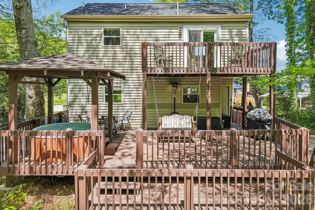 12 Indian Trace Road, Maggie Valley, NC 28751