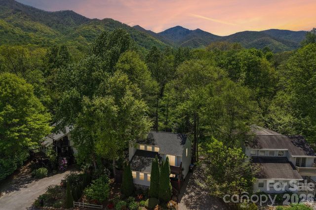12 Indian Trace Road, Maggie Valley, NC 28751