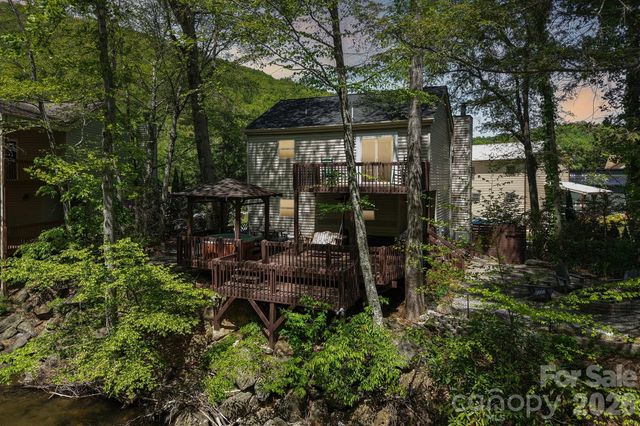 12 Indian Trace Road, Maggie Valley, NC 28751
