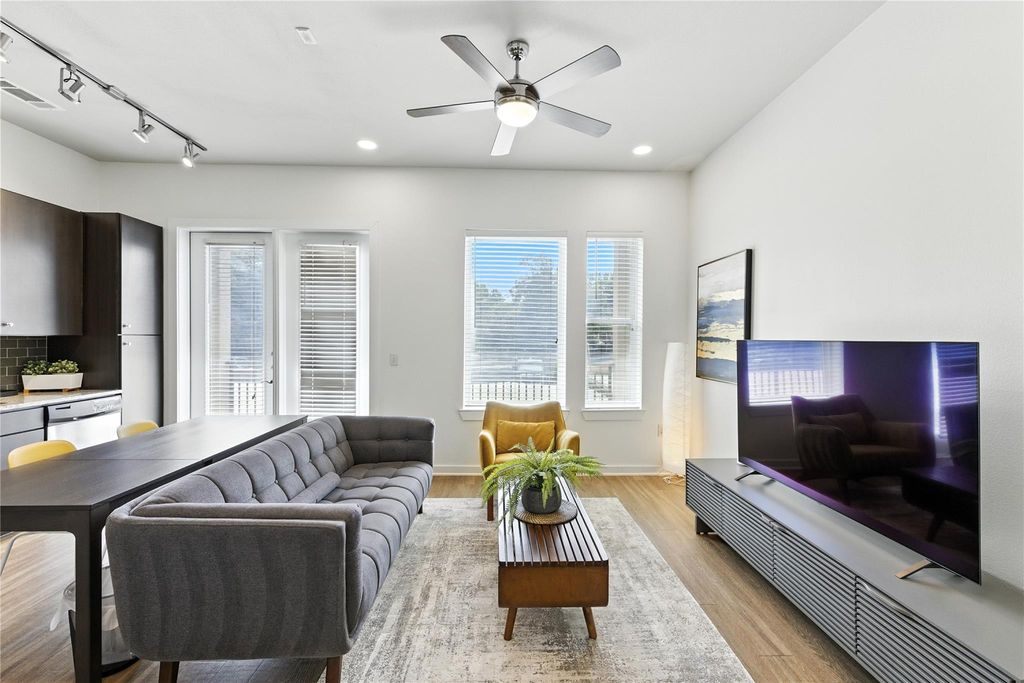 1900 Barton Springs RD 2003, Austin, TX 78704