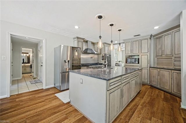 1932 Foxwood DR, Chesapeake, VA 23323