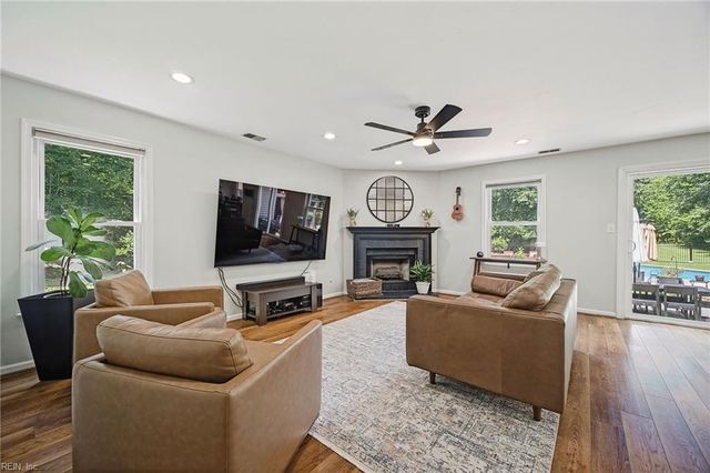 1932 Foxwood DR, Chesapeake, VA 23323