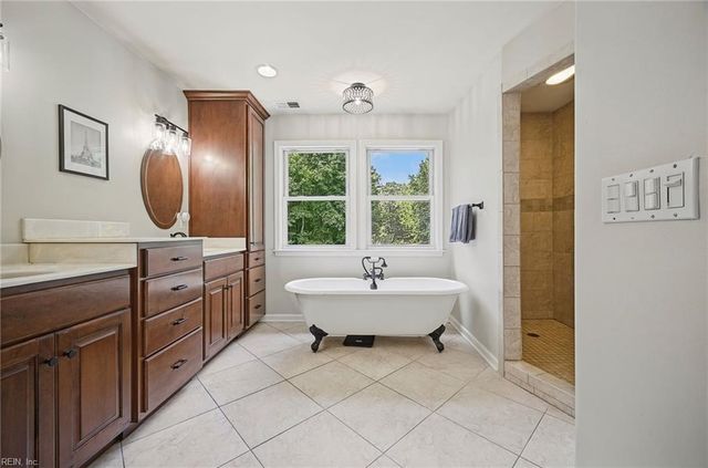 1932 Foxwood DR, Chesapeake, VA 23323