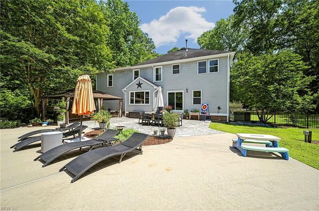 1932 Foxwood DR, Chesapeake, VA 23323