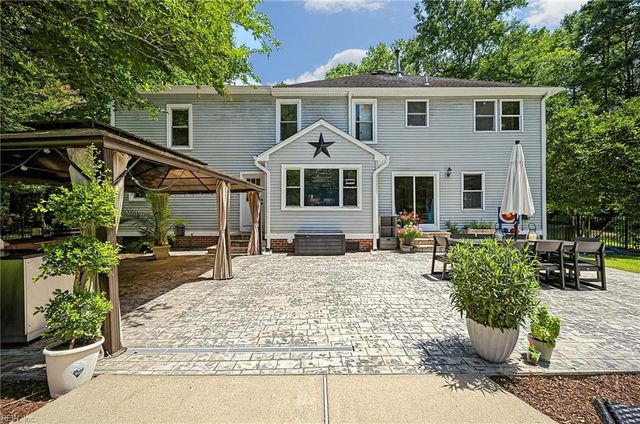 1932 Foxwood DR, Chesapeake, VA 23323