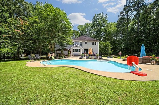 1932 Foxwood DR, Chesapeake, VA 23323