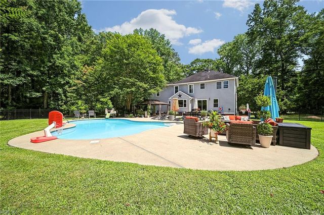 1932 Foxwood DR, Chesapeake, VA 23323