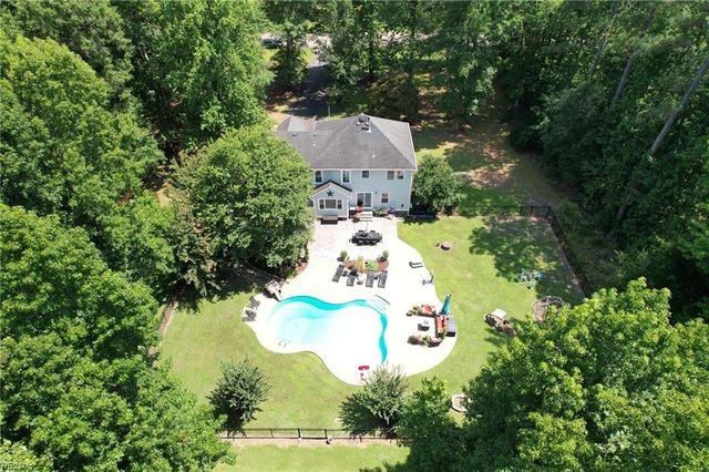 1932 Foxwood DR, Chesapeake, VA 23323