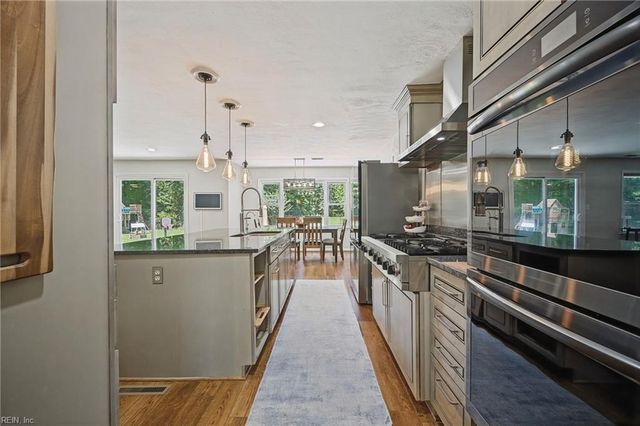 1932 Foxwood DR, Chesapeake, VA 23323