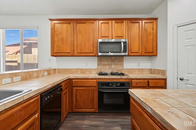 6311 Star Sapphire Drive, Bakersfield, CA 93313