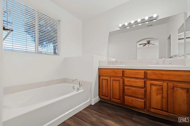 6311 Star Sapphire Drive, Bakersfield, CA 93313