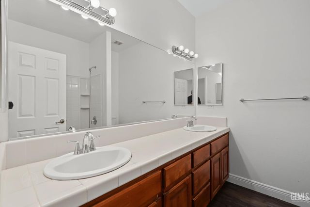 6311 Star Sapphire Drive, Bakersfield, CA 93313