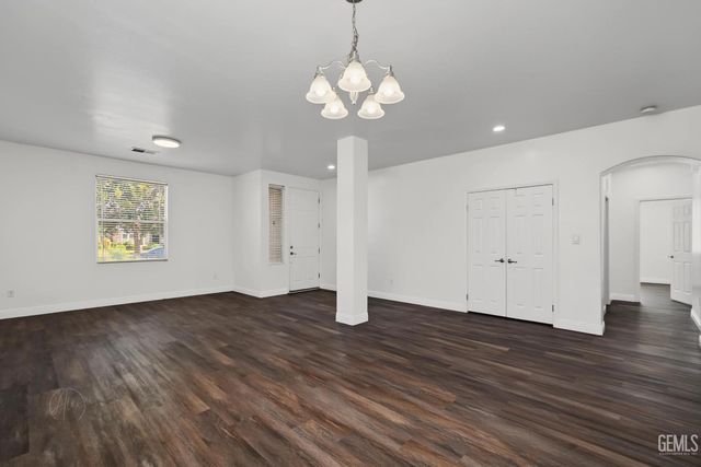 6311 Star Sapphire Drive, Bakersfield, CA 93313