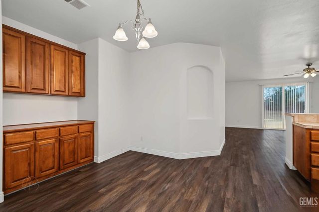 6311 Star Sapphire Drive, Bakersfield, CA 93313
