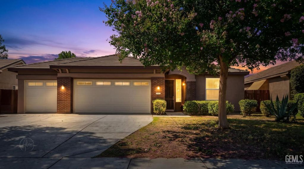6311 Star Sapphire Drive, Bakersfield, CA 93313
