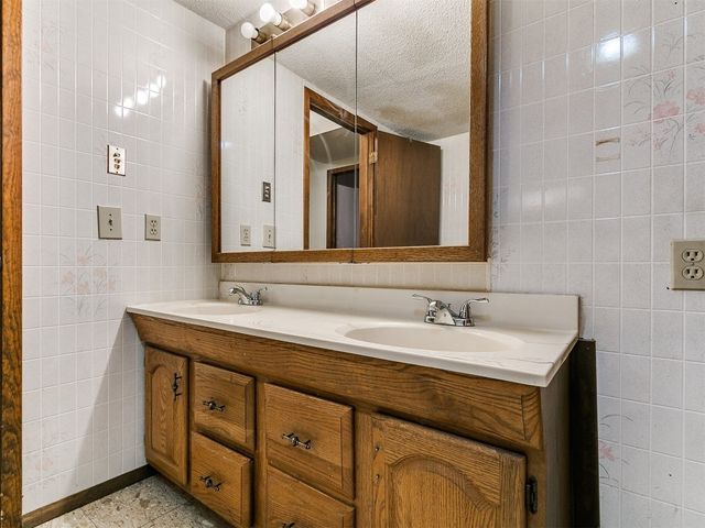 4501 Cardinal, Edmond, OK 73034