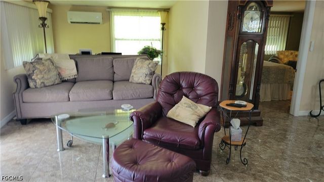 91 Sun CIR, Fort Myers, FL 33905