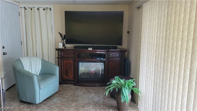 91 Sun CIR, Fort Myers, FL 33905