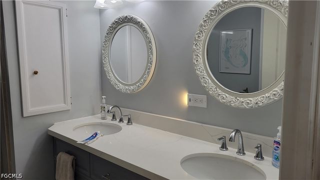 91 Sun CIR, Fort Myers, FL 33905
