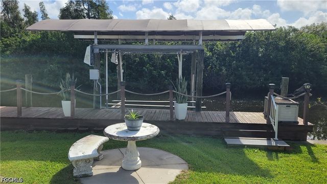 91 Sun CIR, Fort Myers, FL 33905