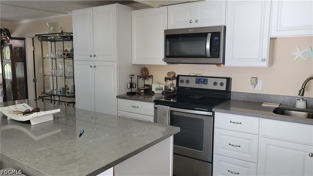 91 Sun CIR, Fort Myers, FL 33905