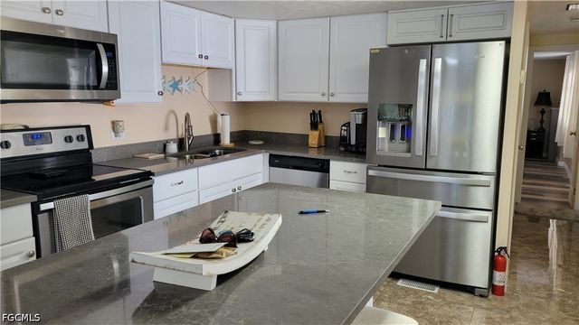 91 Sun CIR, Fort Myers, FL 33905