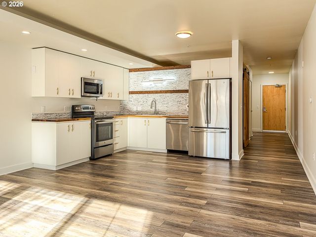 3970 N INTERSTATE Ave 208, Portland, OR 97227