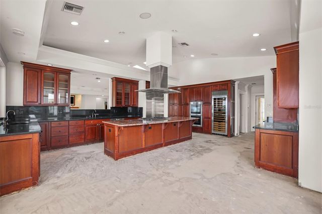 1721 GULF ROAD, Tarpon Springs, FL 34689