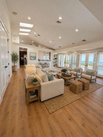 1721 GULF ROAD, Tarpon Springs, FL 34689