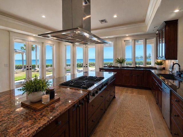 1721 GULF ROAD, Tarpon Springs, FL 34689