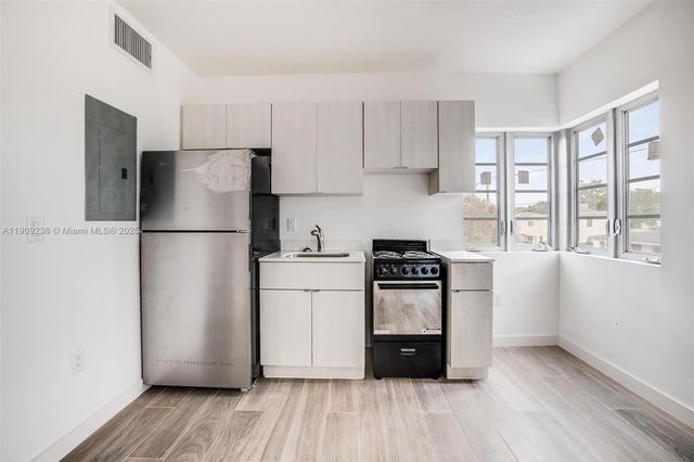 572 NE 67th St 4, Miami, FL 33138