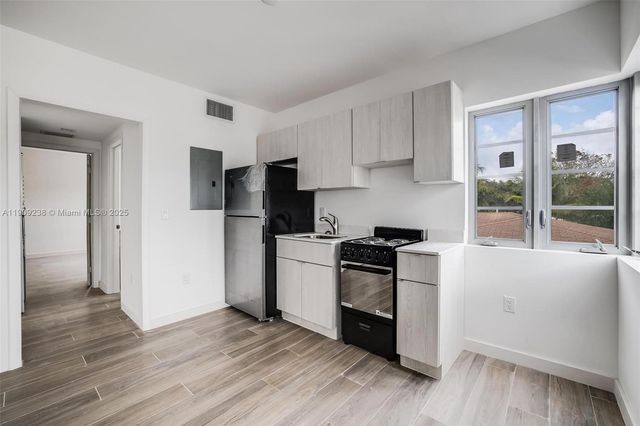 572 NE 67th St 4, Miami, FL 33138