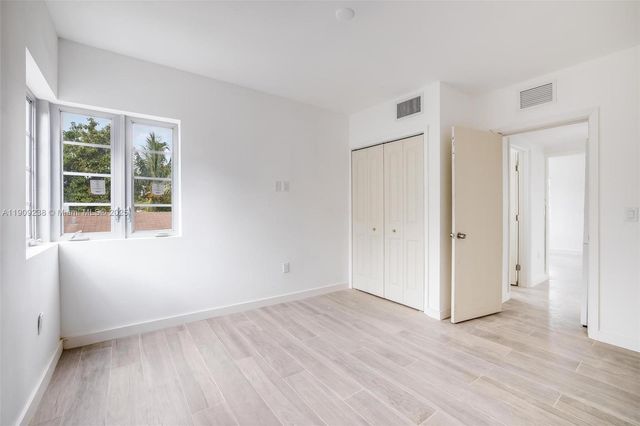 572 NE 67th St 4, Miami, FL 33138