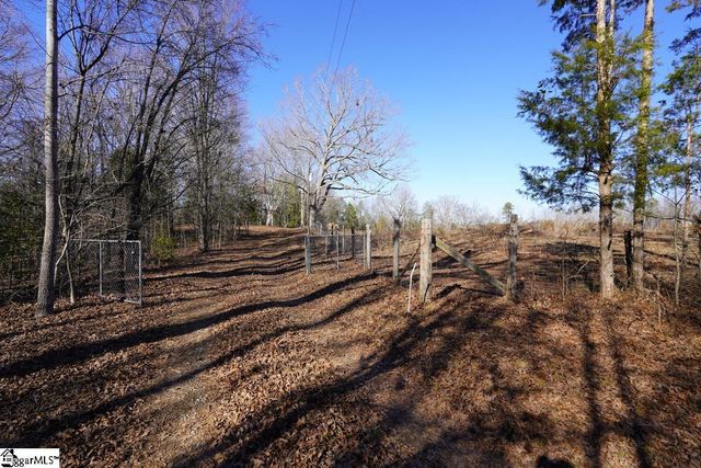 979 2 Mile Creek Road, Enoree, SC 29335