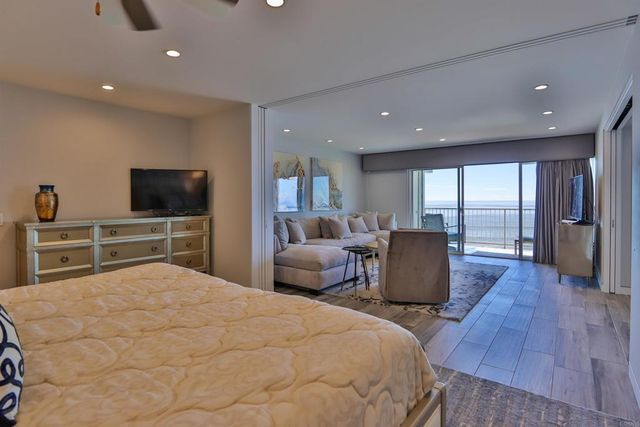 861 Beachfront Drive B, Solana Beach, CA 92075