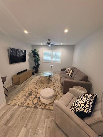 861 Beachfront Drive B, Solana Beach, CA 92075