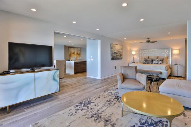 861 Beachfront Drive B, Solana Beach, CA 92075