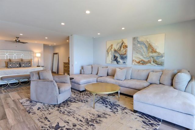 861 Beachfront Drive B, Solana Beach, CA 92075