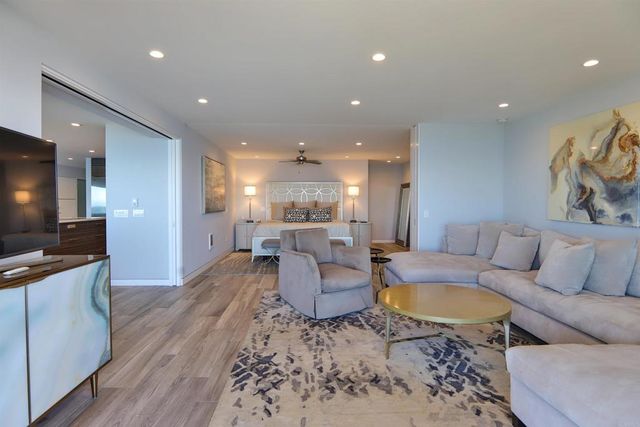 861 Beachfront Drive B, Solana Beach, CA 92075