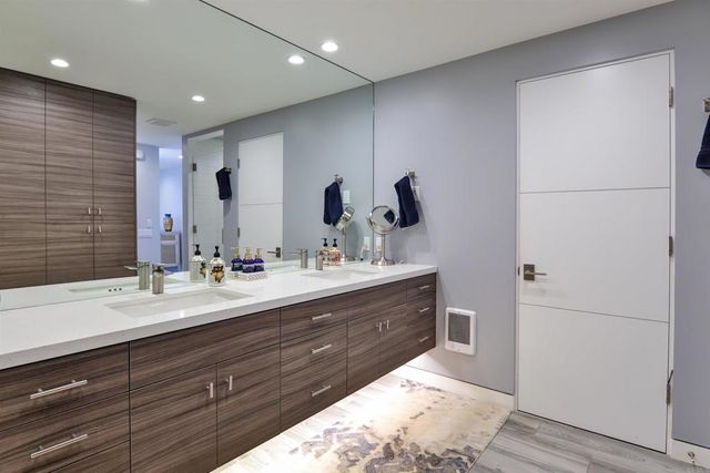 861 Beachfront Drive B, Solana Beach, CA 92075