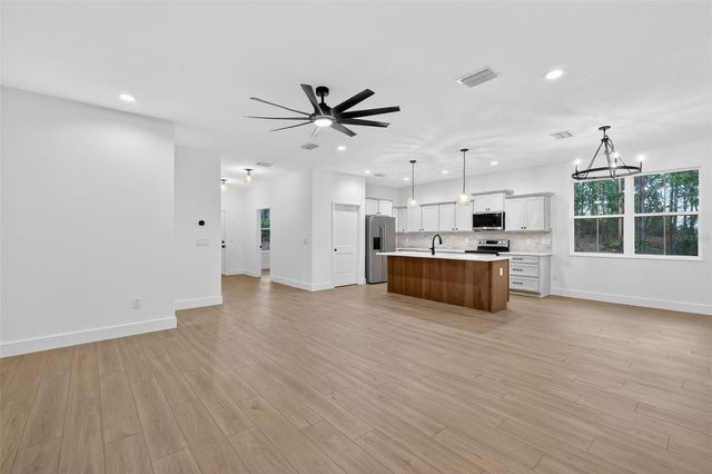 1543 COUNTY ROAD 243A, Wildwood, FL 34785