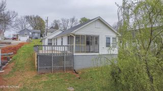 1009 E 1st Ave, Lenoir City, TN 37771