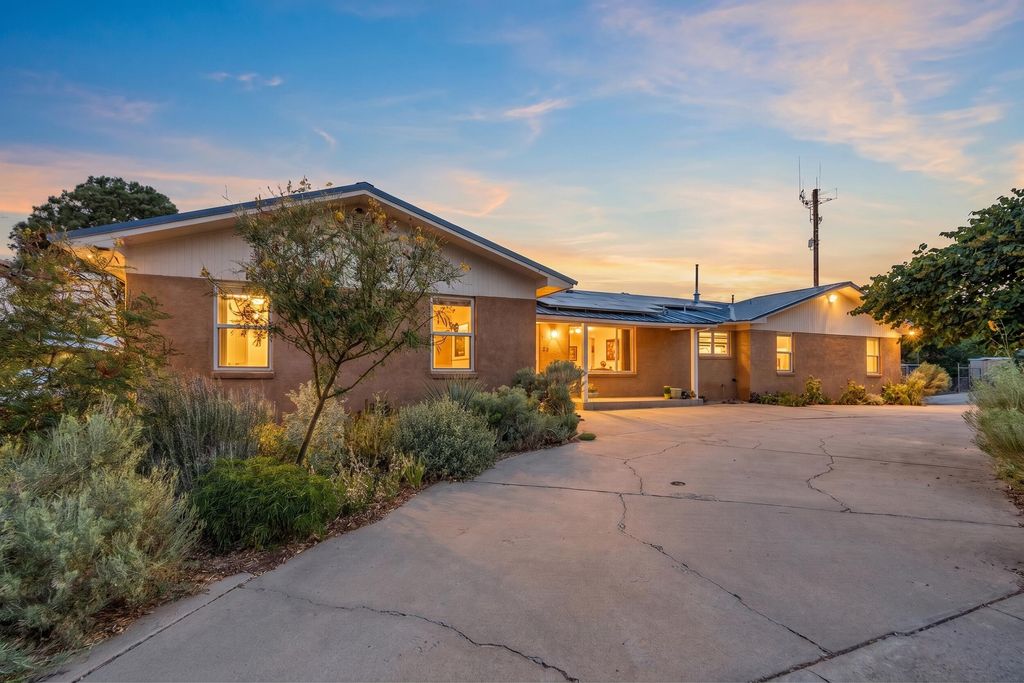 3121 San Joaquin Avenue SE, Albuquerque, NM 87106