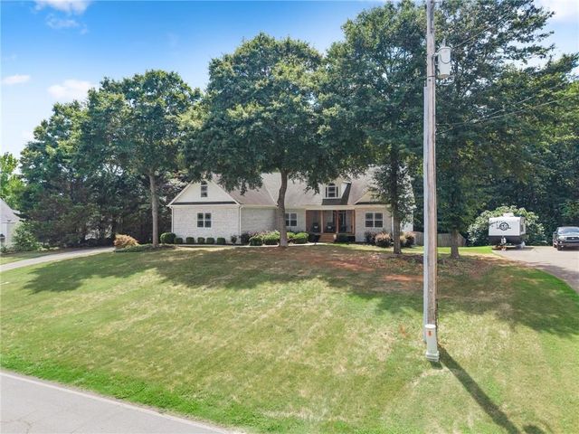 860 Lakeview Drive, Commerce, GA 30529