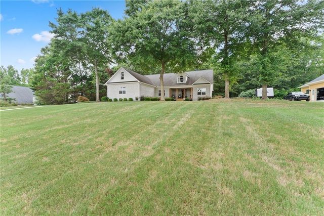 860 Lakeview Drive, Commerce, GA 30529