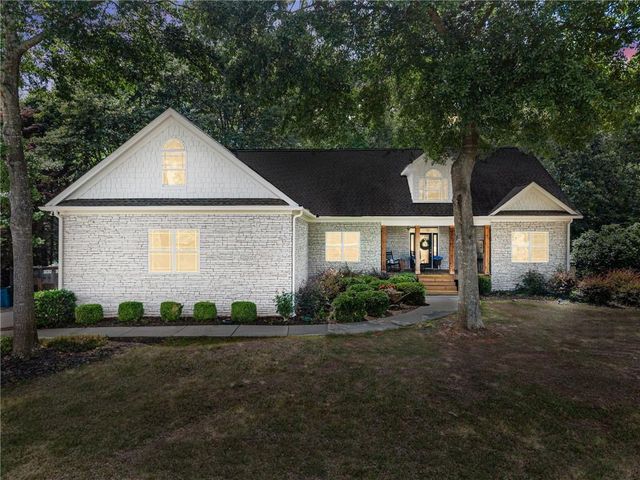 860 Lakeview Drive, Commerce, GA 30529