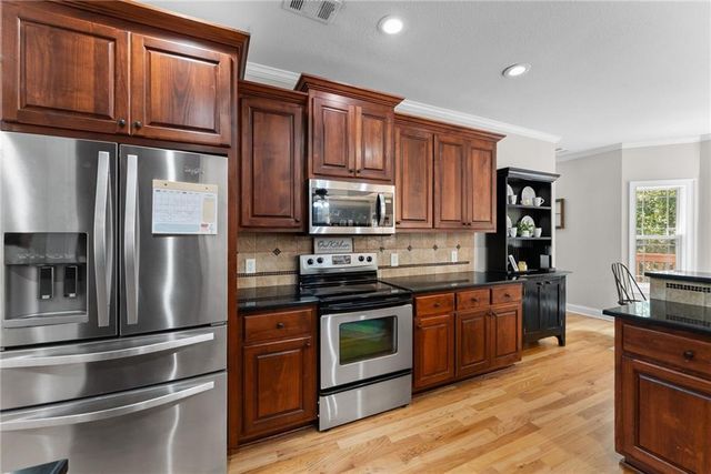 860 Lakeview Drive, Commerce, GA 30529