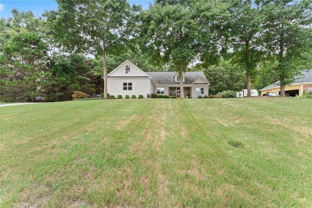 860 Lakeview Drive, Commerce, GA 30529