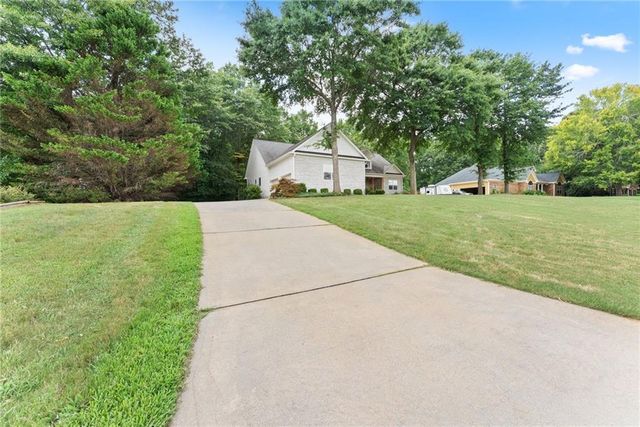 860 Lakeview Drive, Commerce, GA 30529