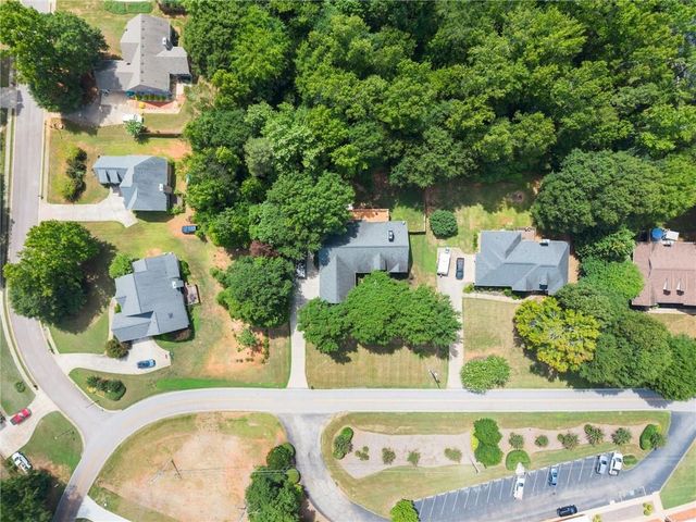 860 Lakeview Drive, Commerce, GA 30529